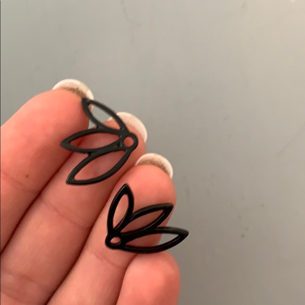 Earrings - Picture 3 of 5